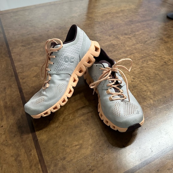 On cloud speedboard womens shoes size 7.5 worn once. Excellent condition. - Picture 3 of 3